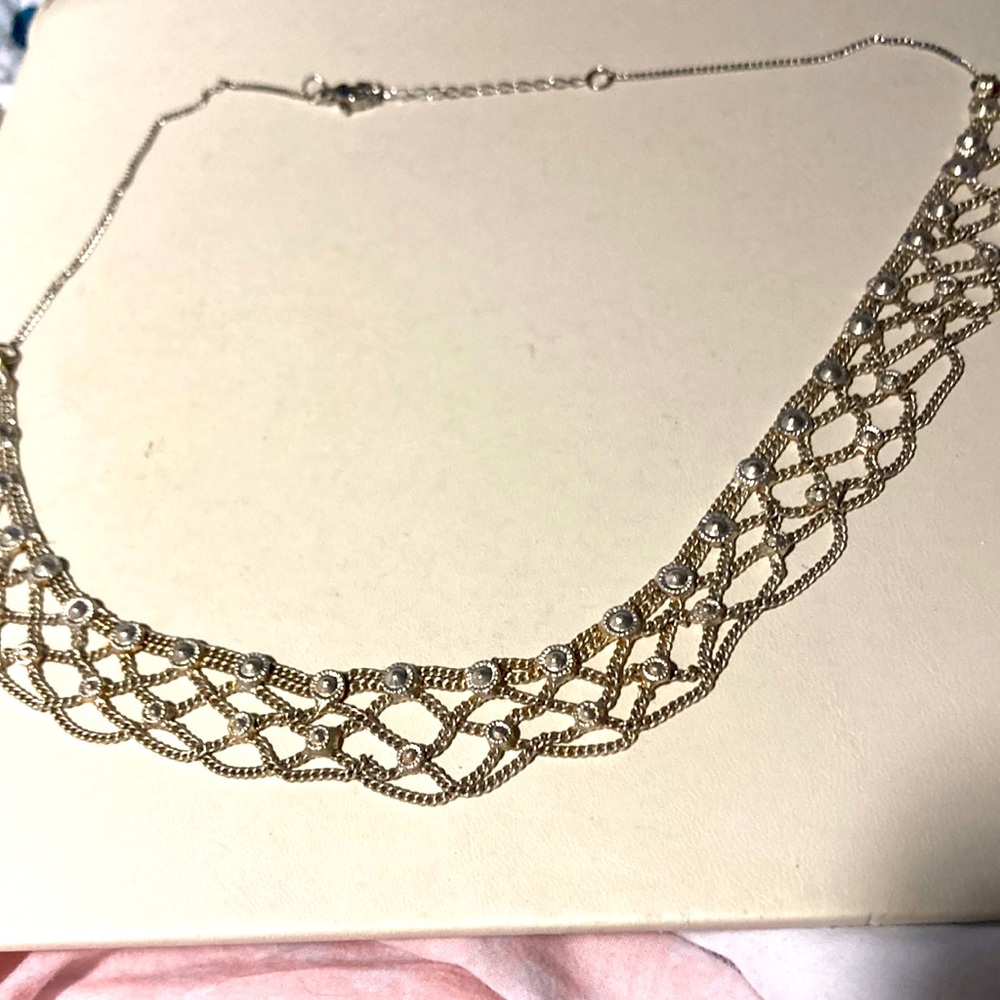 Silver tone necklace w hanging decoration.  Vintage.  Bme2960